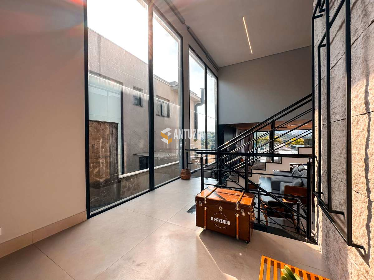 Casa à venda em Santana de Parnaíba, Cidade Tamboré, com 4 quartos, 347m²